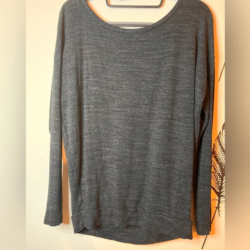 Lou & Grey Athletic Top Gray w/ Cut Out In‎ Back Women’s Size M